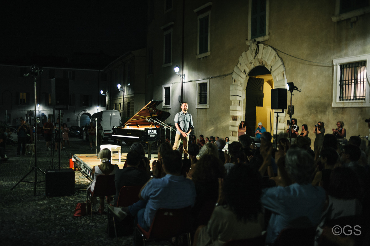 Concerto 4 luglio -  GIOVANNI GUIDI piano solo  - PIAZZA del FORO fotografie di Giuseppe Sozzi