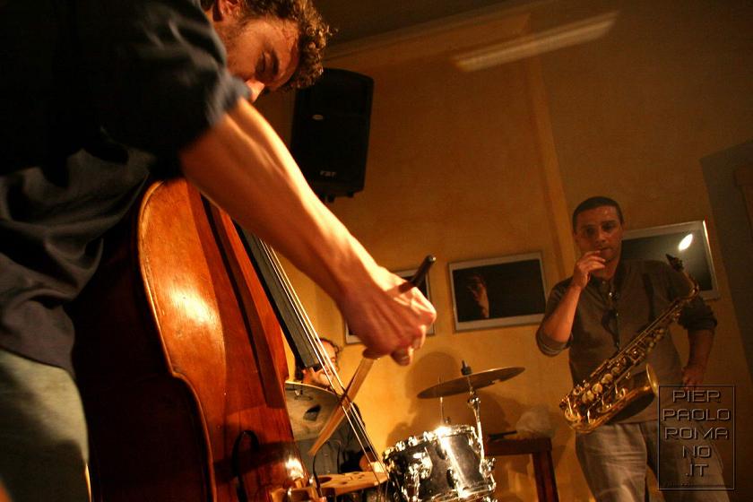 Osteria "La Corte...dei Miracoli" - JAZZINOSTERIA - 18 apr '07 - GEBBIA-SENNI-CUSA trio - fotografie di PIERPAOLO ROMANO